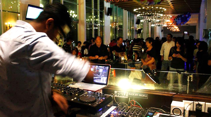Alto Sky Lounge is found on the 22nd floor of Hatten Hotel Melaka, listed for adding value to the amazing Melaka nightlife.