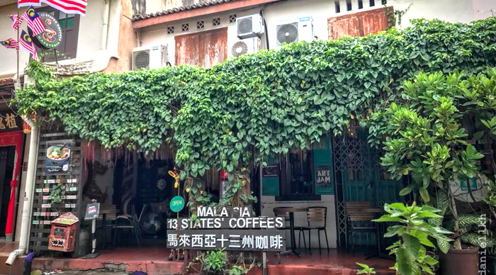 The Calanthe Art Café is famous for its variety of coffee available here; attracts visitors with its special aromatic taste.